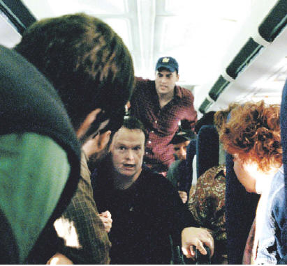 Beeld uit de speelfilm United Airlines Flight 93. Passagiers bedenken een plan om hun kapers te overmeesteren. Het vliegtuig stort op 11 september neer op het platteland in Pennsylvania. Moslimterroristen hadden met het toestel Washington willen raken. FOTO AP