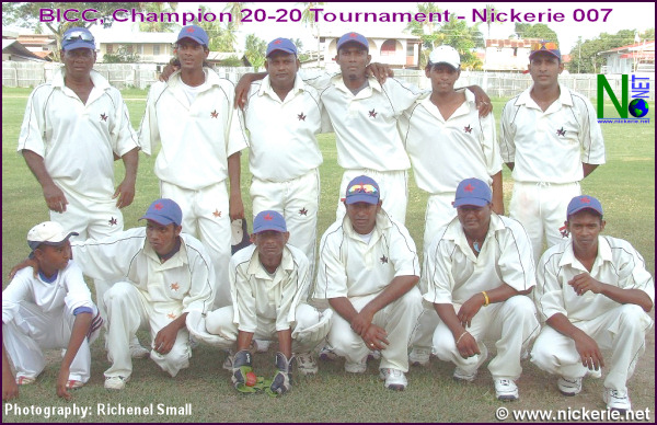 De ploeg van BICC, die op zeer overtuigende wijze kampioen werd van het 20-20 toernooi van de Cricket Bond Nickerie