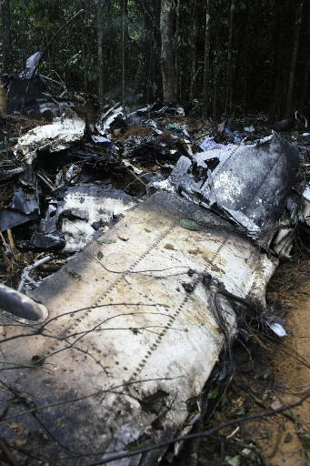  Restanten vliegtuig crash Benzdorp -  Suriname