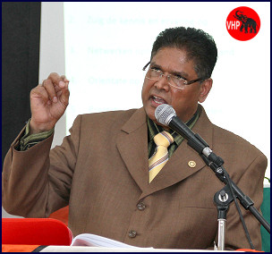Chandrikapersad Santokhi, voorzitter van de Vooruitstrevende Hervormings Partij (VHP). Fotografie: Akhiel Mahabier